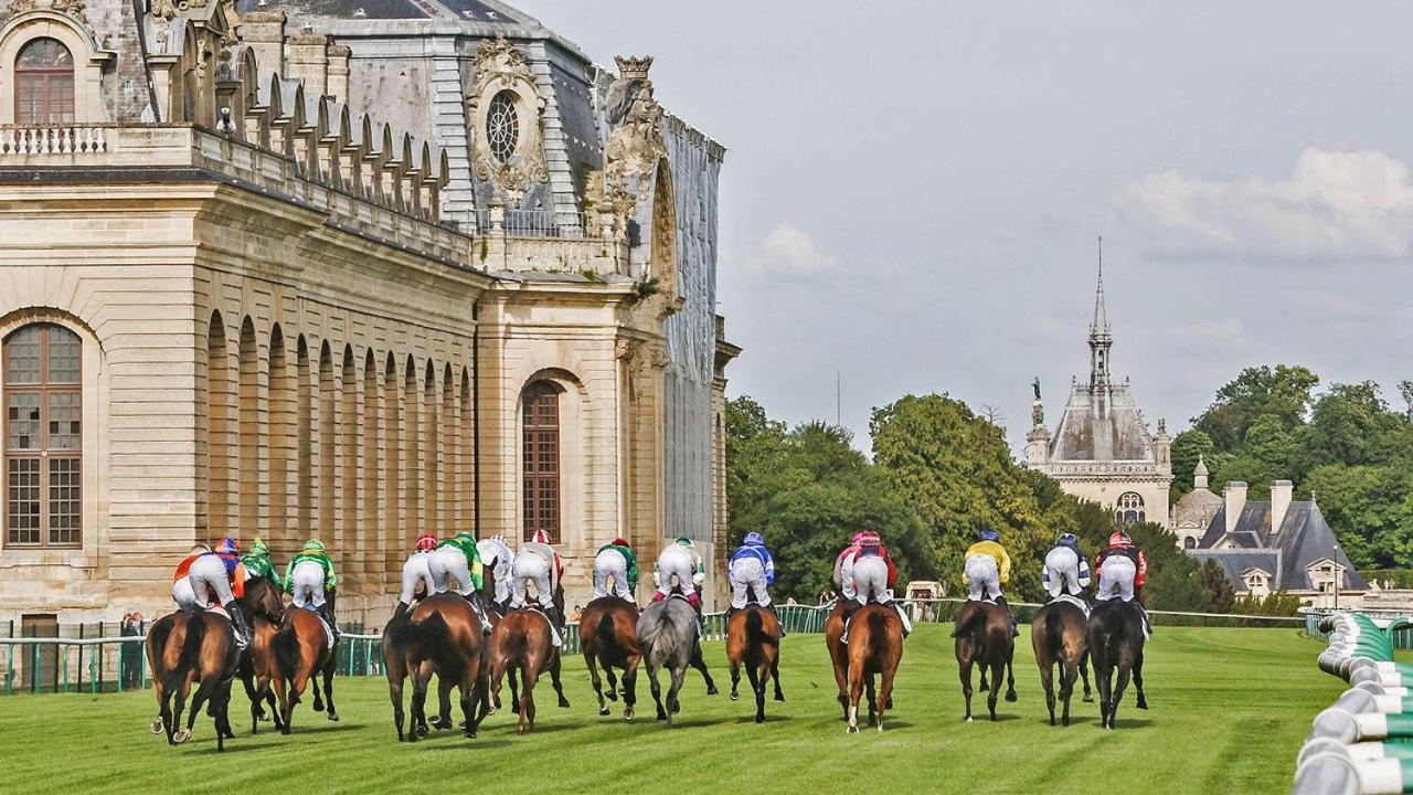 Petit Cocon Proche Gare Et Commerces Chantilly Exterior foto